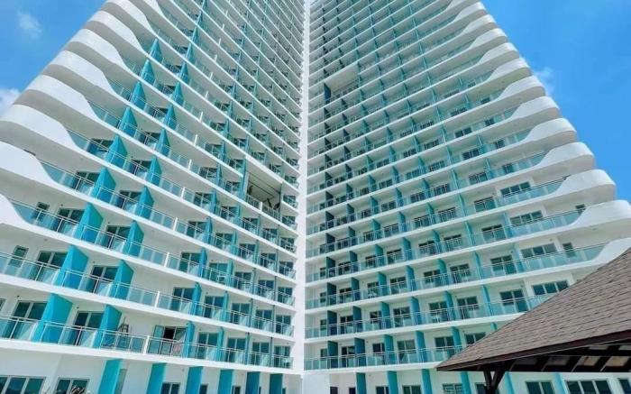 Premium Deluxe Sunset View @ Azure North Pampanga