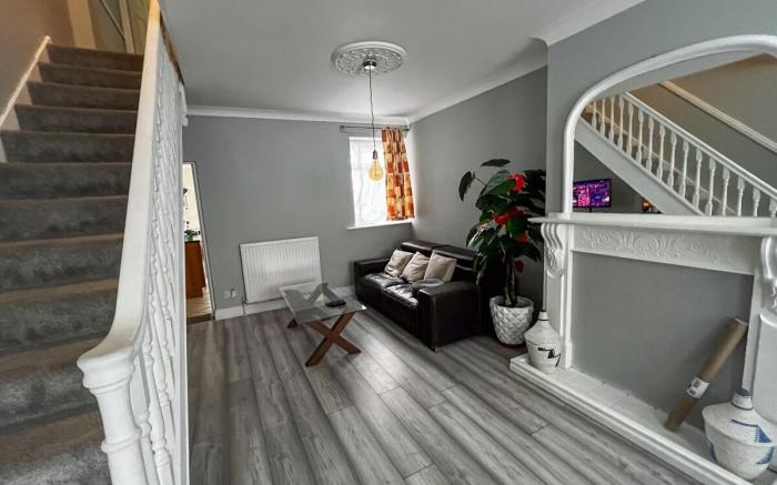 Spacious Retreat - Remote Worker & Family Friendly