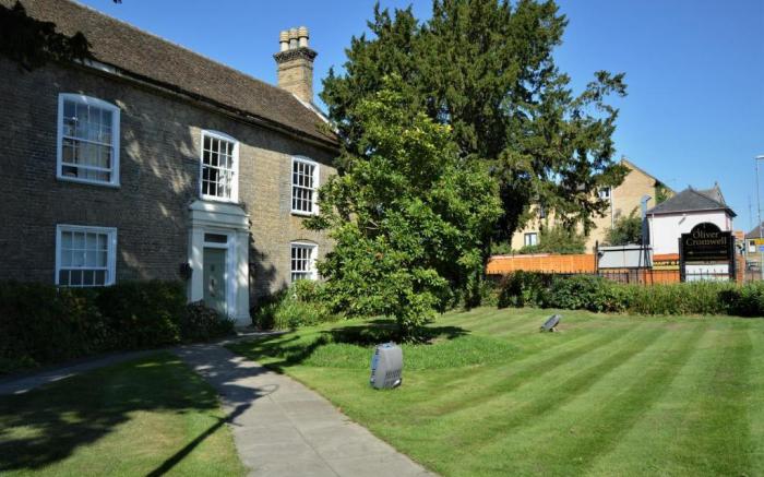Oliver Cromwell Hotel