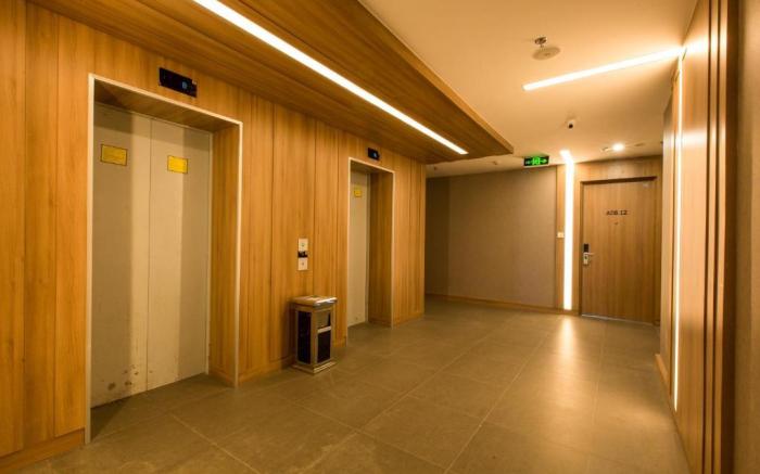 Republic Apartment Nearby  Airport Free Pool Gym