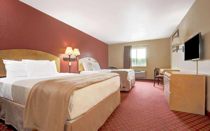 Days Inn & Suites by Wyndham Niagara Falls/Buffalo