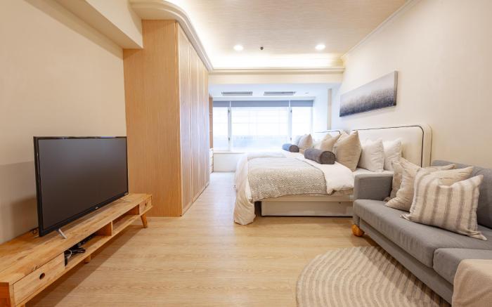 Sleep Inn R6, Room for 2-4 People, Downstairs is MRT Z2 Exit