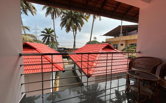 PUNNAMADAKKARAN LAKESHORE VILLAS