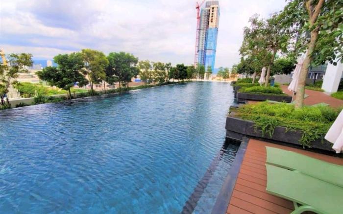Up to 3 pax stay at Continew Residensi, 5 mins TRX