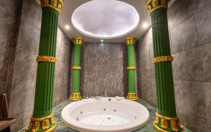 The Castle Pratumnak –Elegant Villa with City View