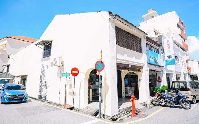 Swing & Pillows @ Beach Street