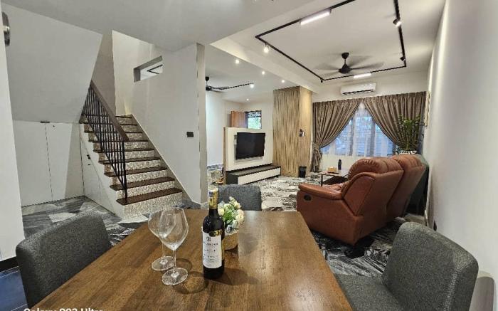 Traveler's Stay @ Ipoh (10 Pax)