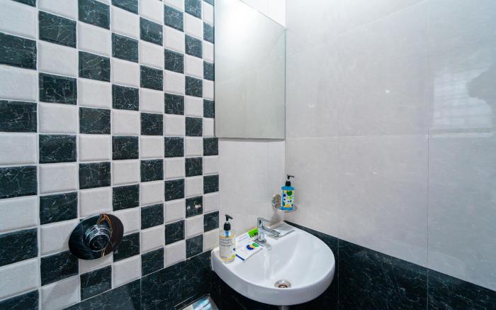Itsy Hotels Anand Executive, Near Amanora