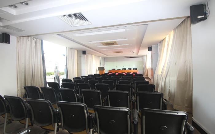 Yian Business Hotel