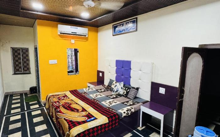 Hotel New Sun N Rock ( 1km from Nakki Lake )