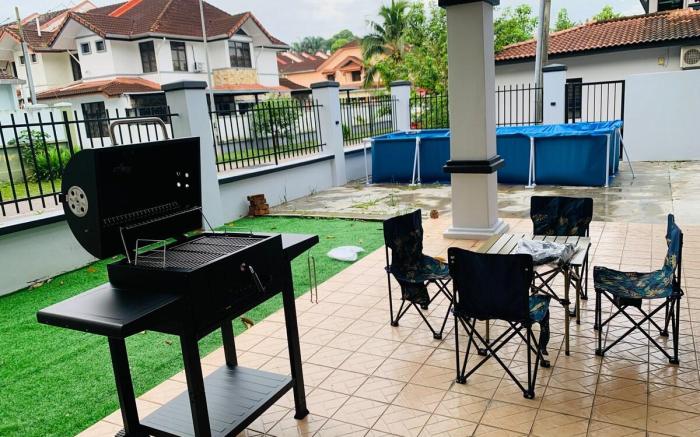 Newly renovated KTV , pool, BBQ