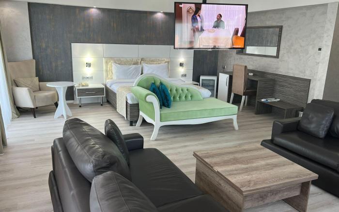 Mox Hotel