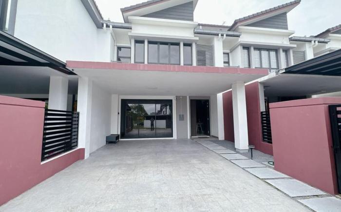 A14 Glenmarie Austin 38 FamilyStay 4R Ikea Aeon