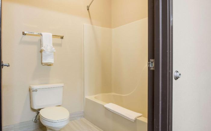 Quality Inn & Suites Caseyville - St. Louis