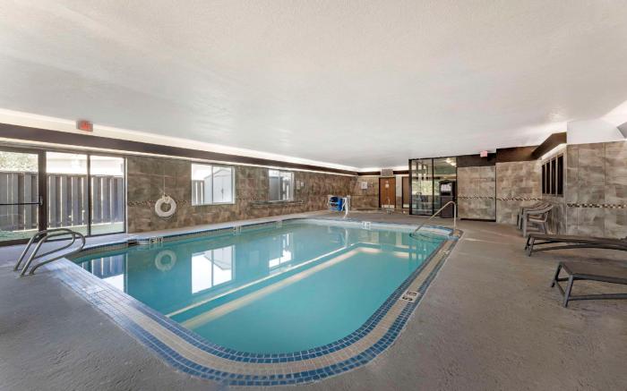 Comfort Suites Near Vancouver Mall
