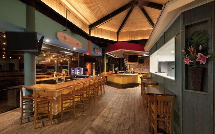 Surfbreak Oceanfront Hotel, Ascend Hotel Collection