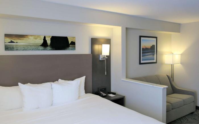 Comfort Inn & Suites Pacific - Auburn