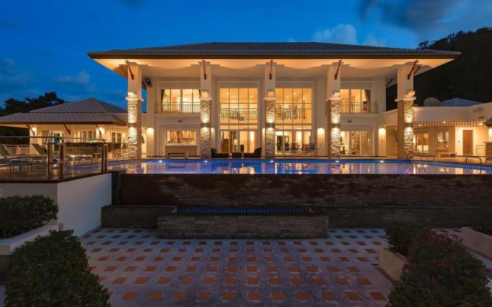 Seven Bedrooms Mansion on The Golf Course! (JB2)
