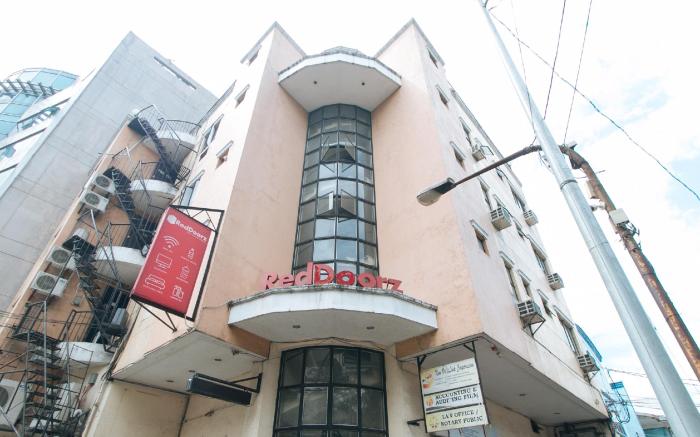RedDoorz near Quirino Station Manila
