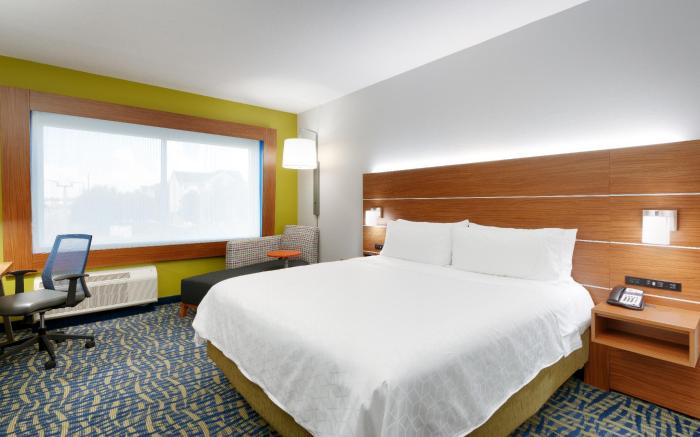 Holiday Inn Express & Suites Gainesville I-75 By IHG