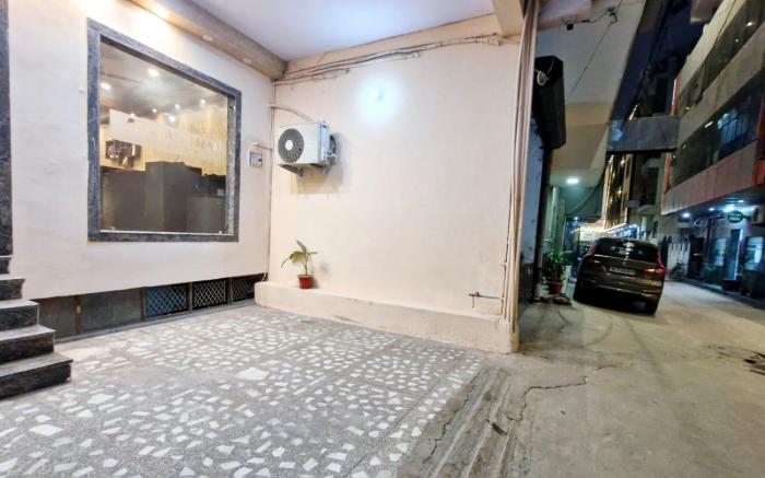 ATLAS INN NEAR IGI AIRPORT