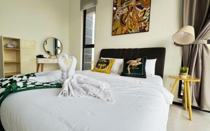 DeLuma@UrbanSuites 8pax