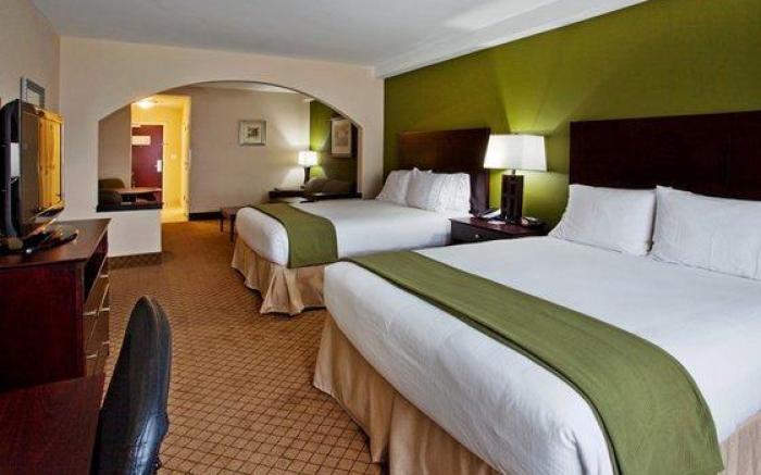 Holiday Inn Express Hotel & Suites Columbus-Fort Benning By IHG