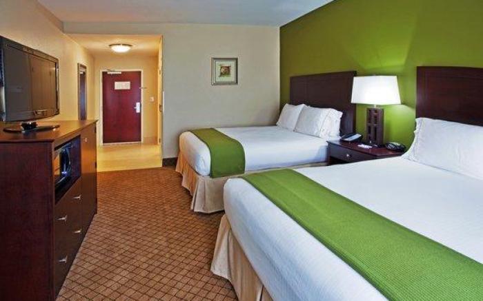 Holiday Inn Express Hotel & Suites Columbus-Fort Benning By IHG