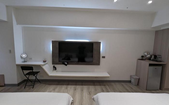 Aurora2 Design Comfort for 2-4 People + Washing Machine + Taipei Main Station & MRT