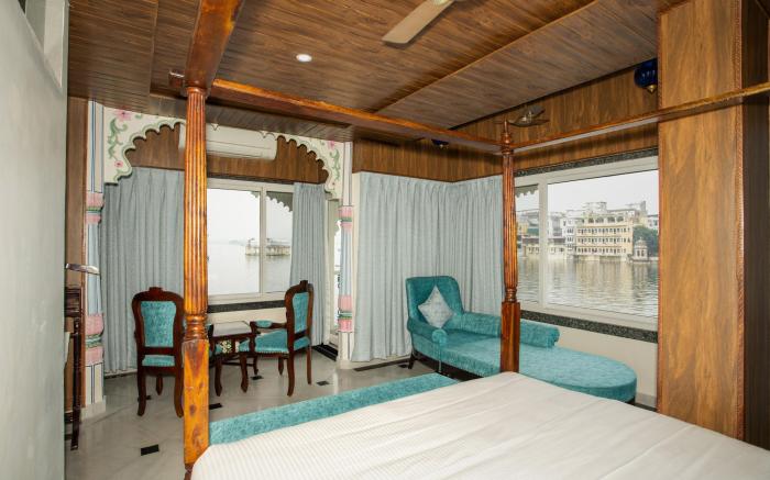 Jheel Hotel & Restaurant