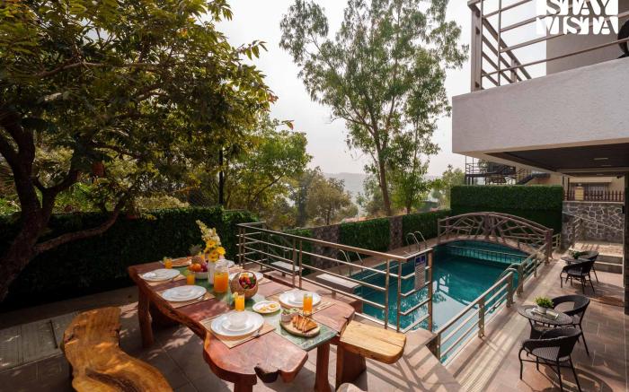 StayVista at Sunflower Villa