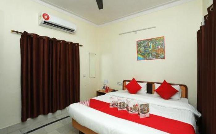 Hotel Ananta Inn