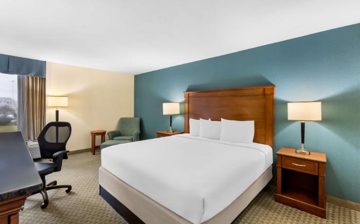 Sonesta Essential Houston Hobby Airport