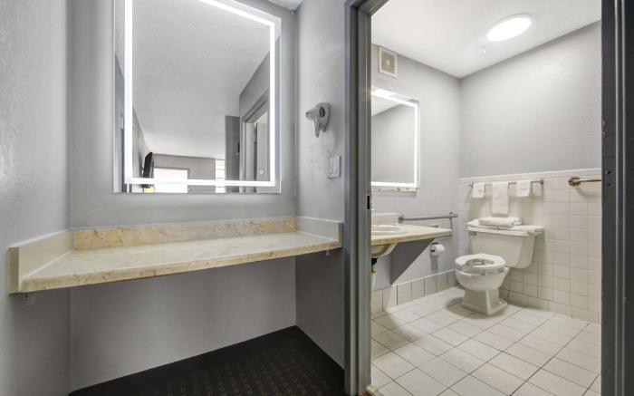 Motel 6 Chickasha, OK