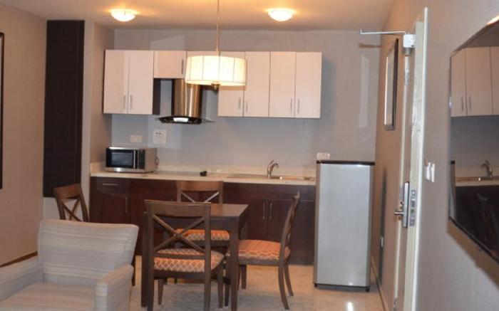 LAKEWOOD LUXURY APARTMENTS
