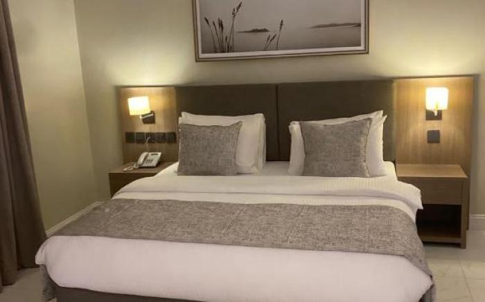 Knightsbridge Hotel & Suites