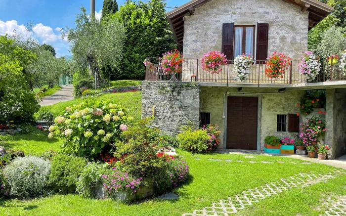 Breva, Loft tra gli ulivi ed il lago