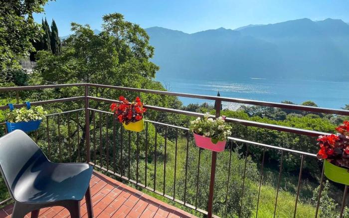 Appartamento Tivano, balcone con vista lago