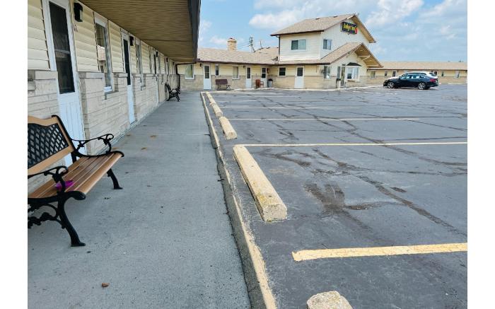 Budget Inn By OYO Toledo Perrysburg I-280