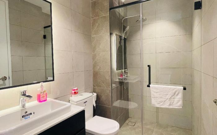 Crystal Suites at Axon Residence Near Pavilion