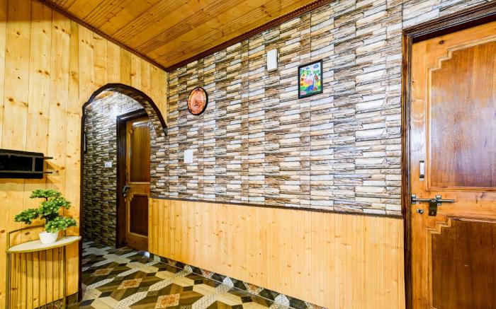 Hotel O Kanlog Near ISBT Shimla Formerly Pine View Homestay