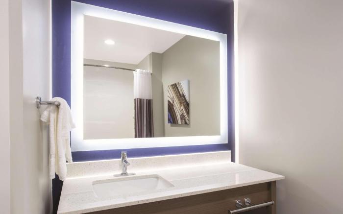 La Quinta Inn & Suites by Wyndham Buffalo Amherst