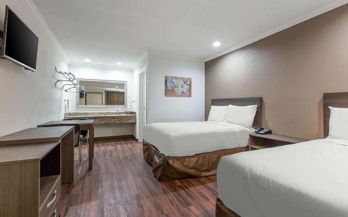 Baymont by Wyndham Bakersfield