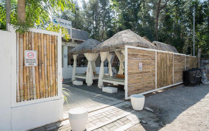Costas De Liwa Bar & Beach Resort