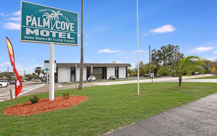 Palm Cove Motel