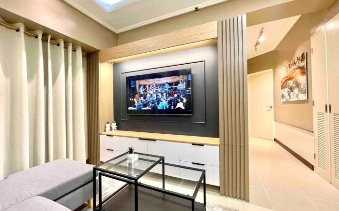 Luxurious 3BR Unit | Karaoke | WI-FI | Netflix