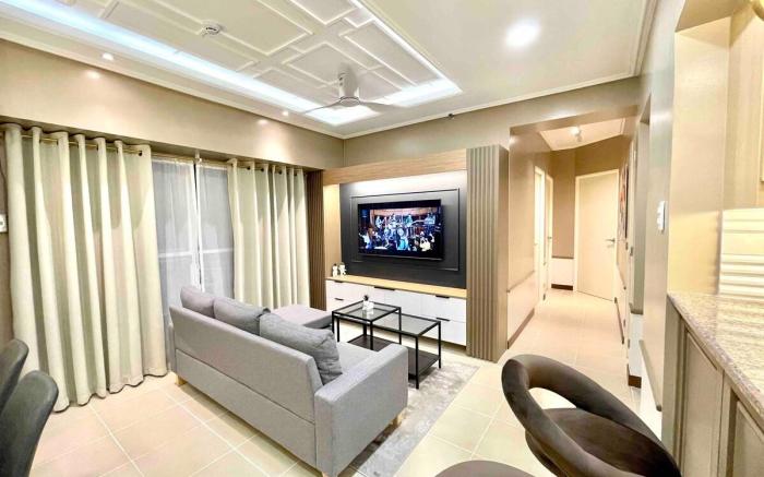 Luxurious 3BR Unit | Karaoke | WI-FI | Netflix