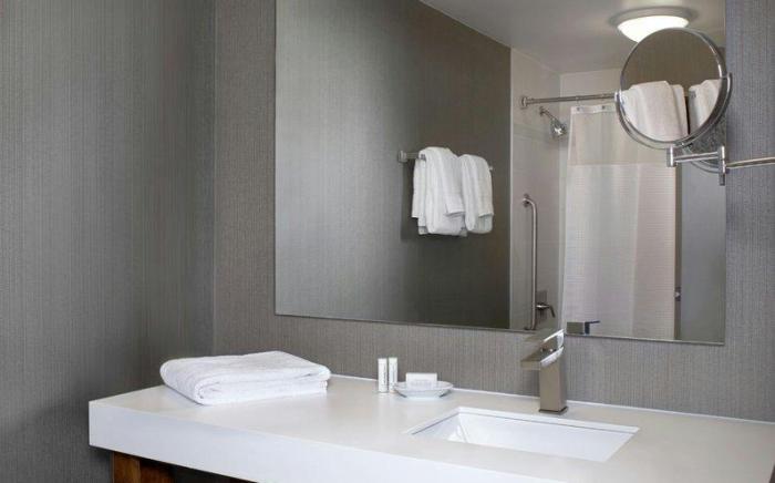 Courtyard by Marriott Toronto Downtown