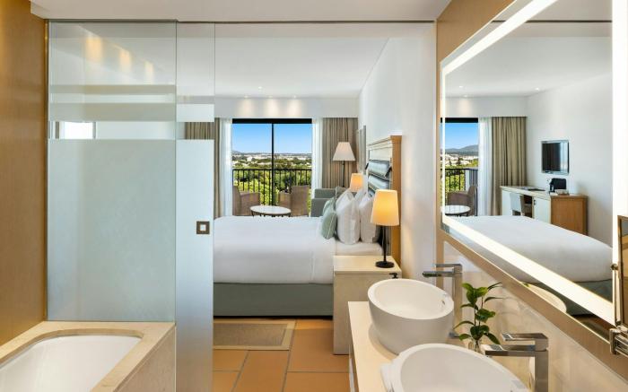 Pine Cliffs Ocean Suites, a Luxury Collection Resort & Spa, Algarve
