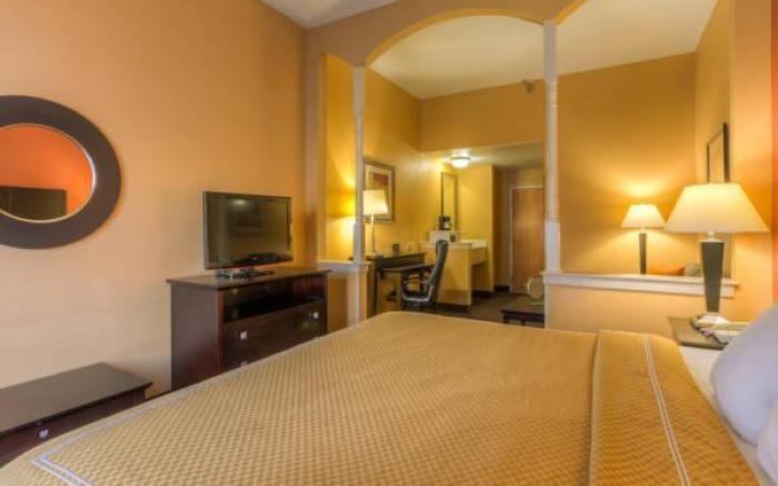 Comfort Suites At Rivergate Mall